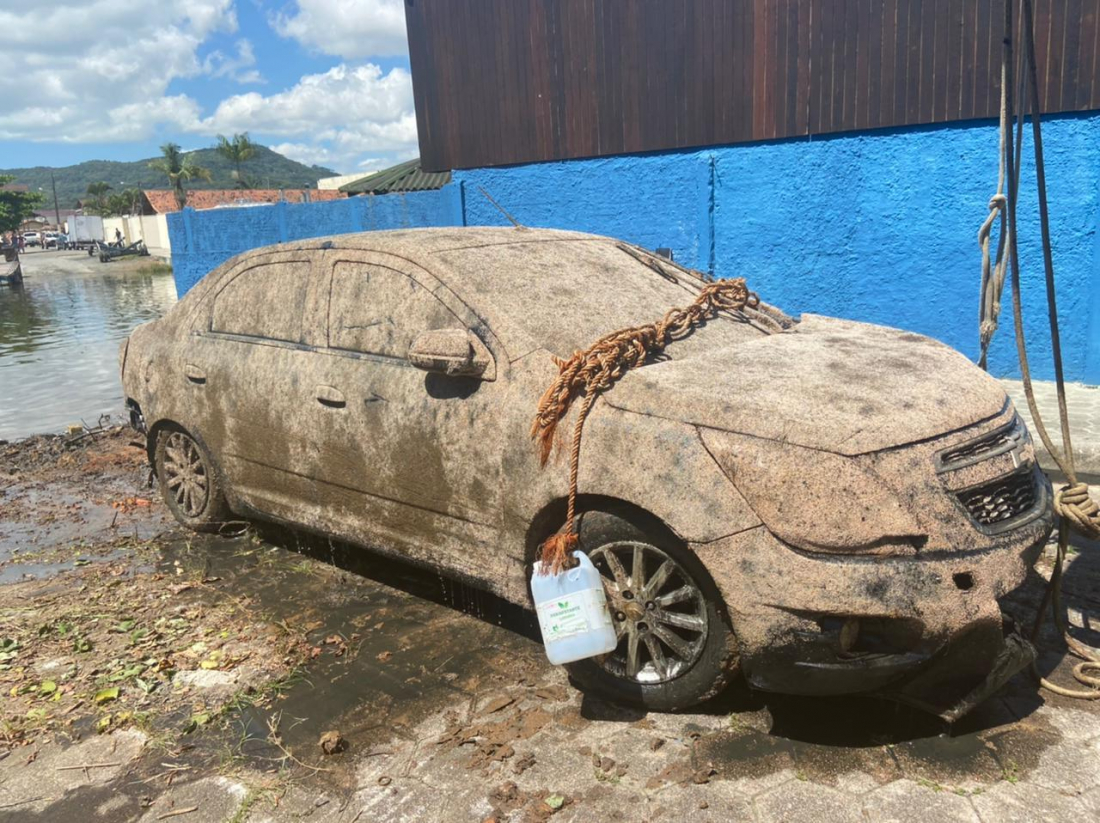 Em SC: corpo de empresário desaparecido é encontrado em carro no fundo do rio
