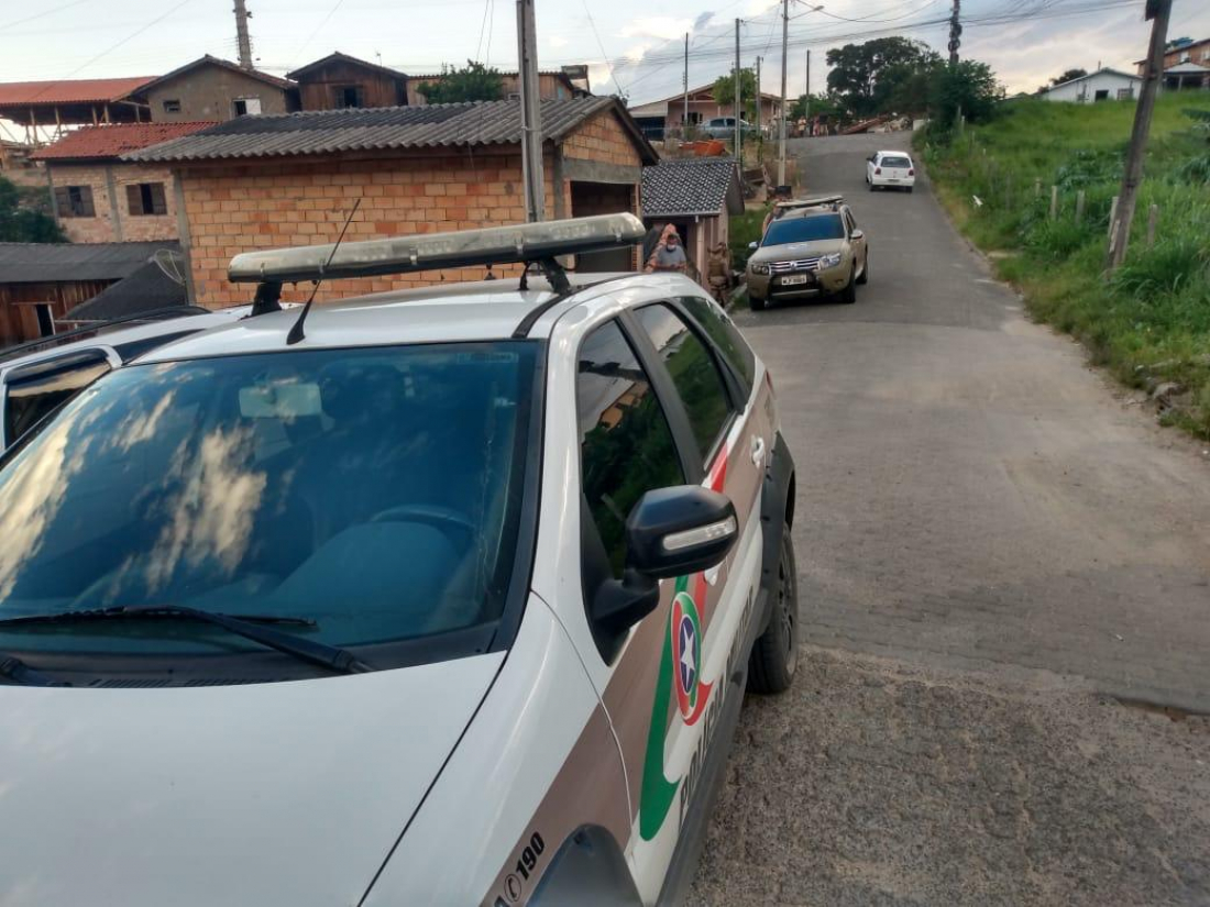 Policiais cumprem mandado de prisão em Braço do Norte