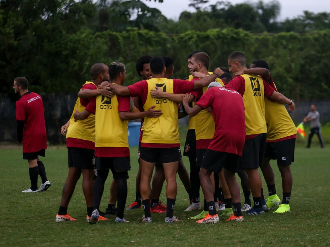 Mesmo com 19 casos de covid-19, FCF mantém jogo do JEC