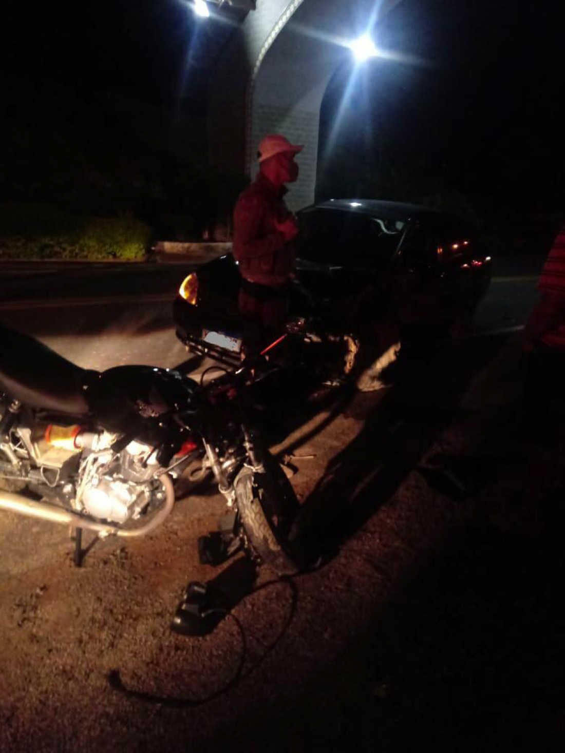 Motociclista de 25 anos fica ferido após colisão em Armazém
