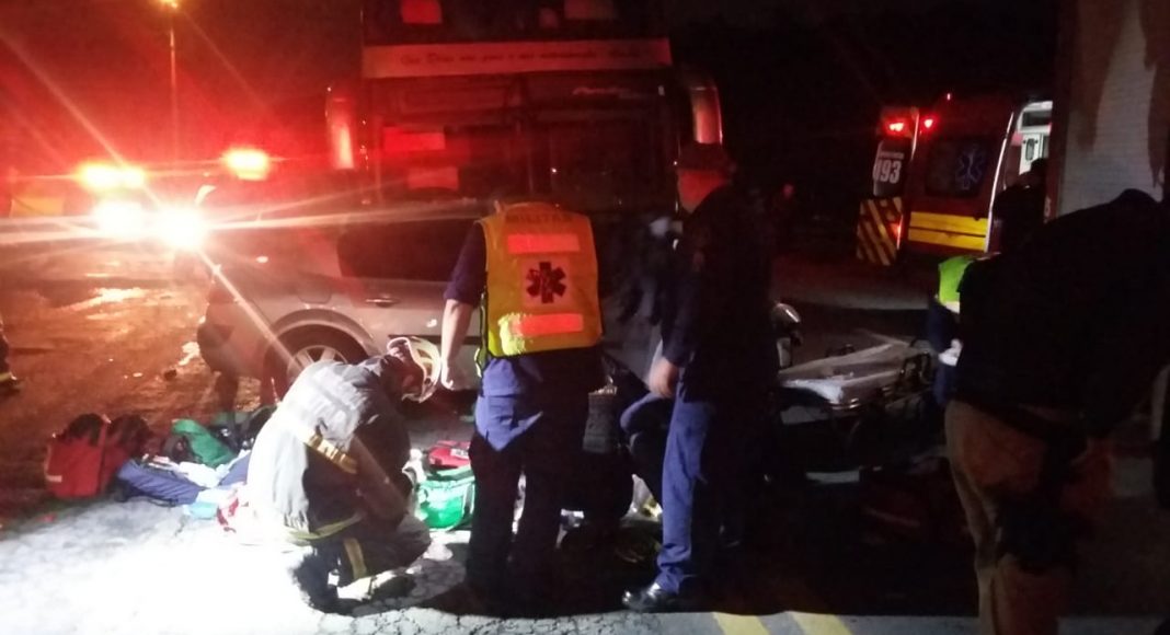 Carro tenta cruzar a BR-470 e é atingido por ônibus do Metropolitano #Acidente