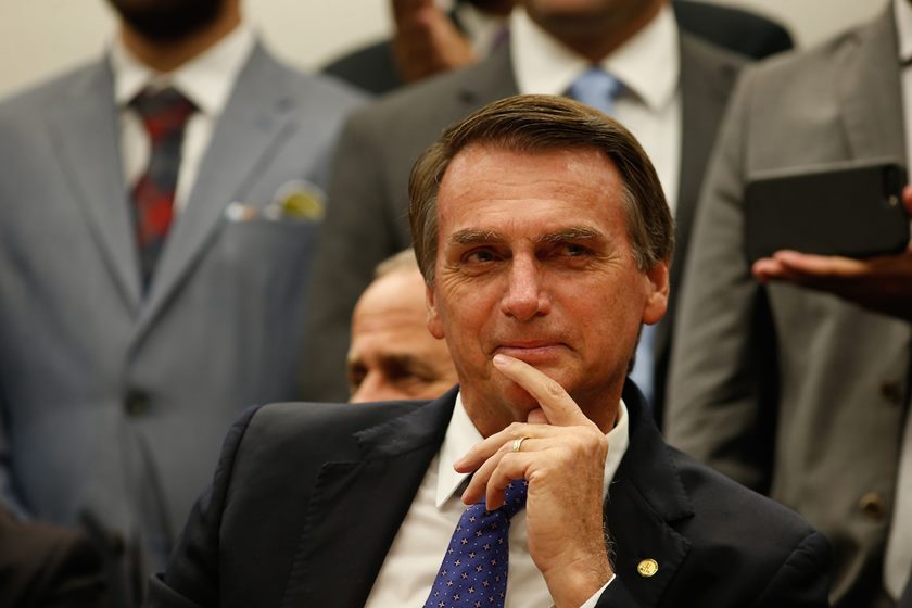 Um dia após desistência, Bolsonaro diz que deve participar de três debates #Eleicoes