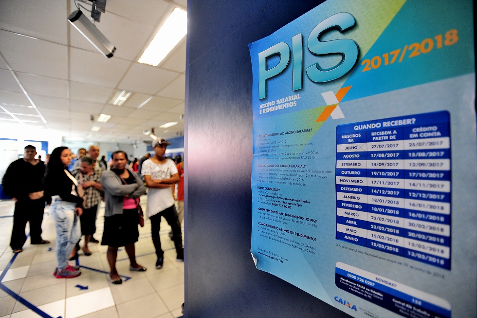 Saques do PIS/Pasep podem injetar até R$ 10,3 bi no comércio #Economia