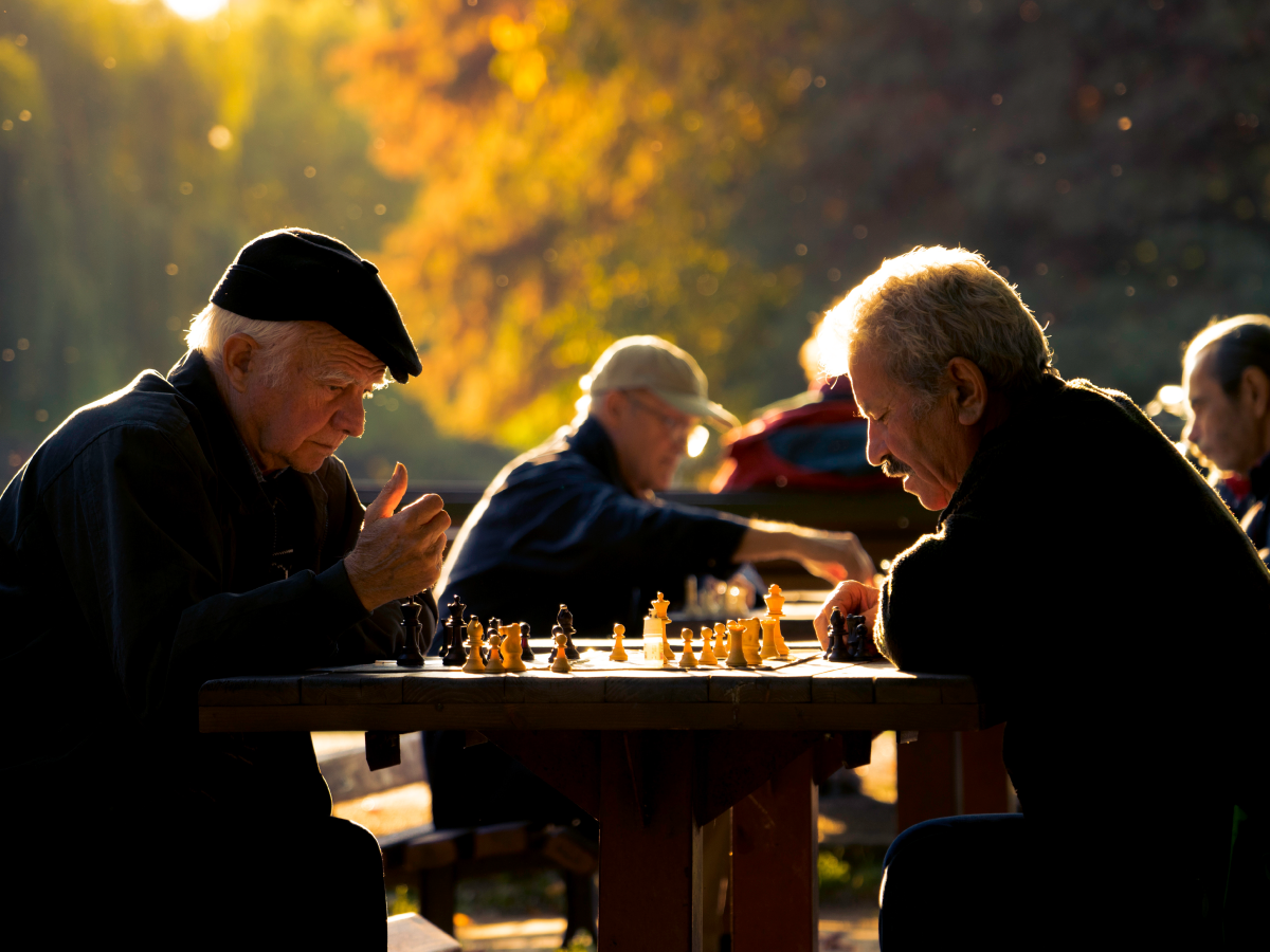 Aposentados começam a receber 1ª parcela do décimo terceiro #Economia