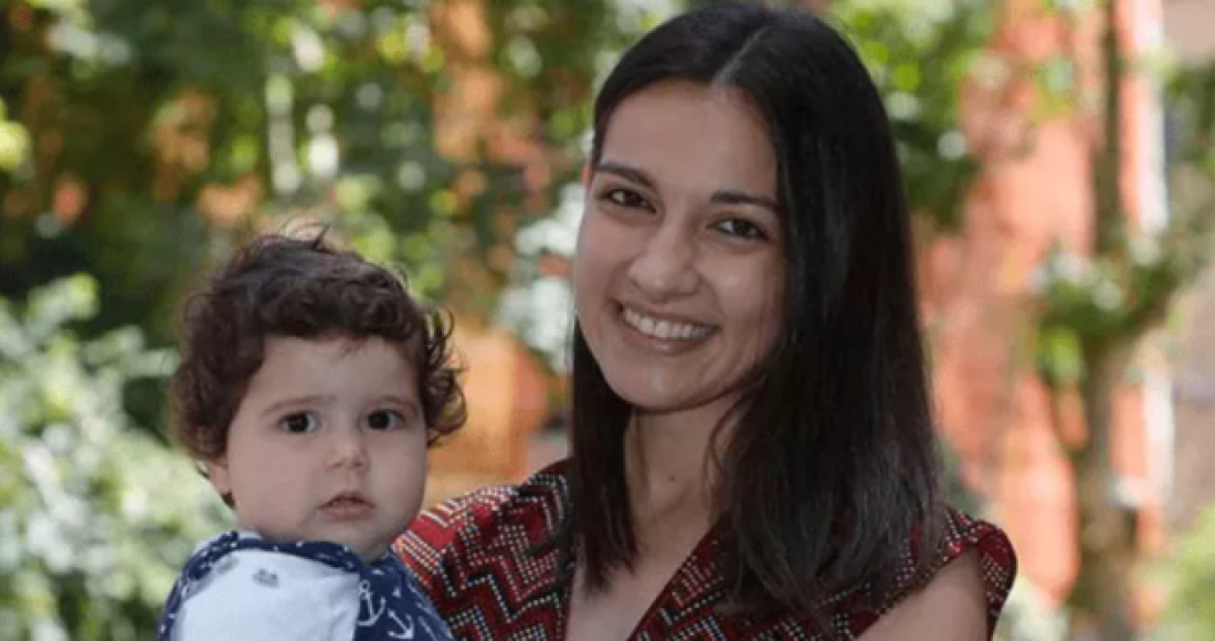 Mãe solteira se torna a primeira da Espanha a receber licença maternidade e paternidade