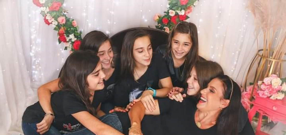 Mãe solo de quíntuplas fala da rotina atualmente ‘É agitada. Sempre fui pai e mãe’