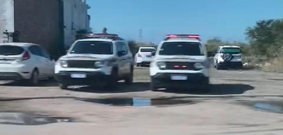 Homem encontra cadáver após sair para fumar cigarro