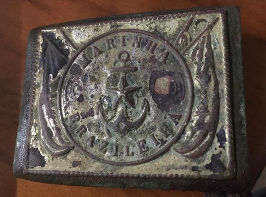 Em SC: Voluntários encontram objeto histórico durante mutirão de limpeza na Ilha de Anhatomirim