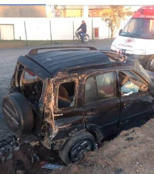 Homem morre após capotar carro em trecho com obras da BR-470 #NoEstado