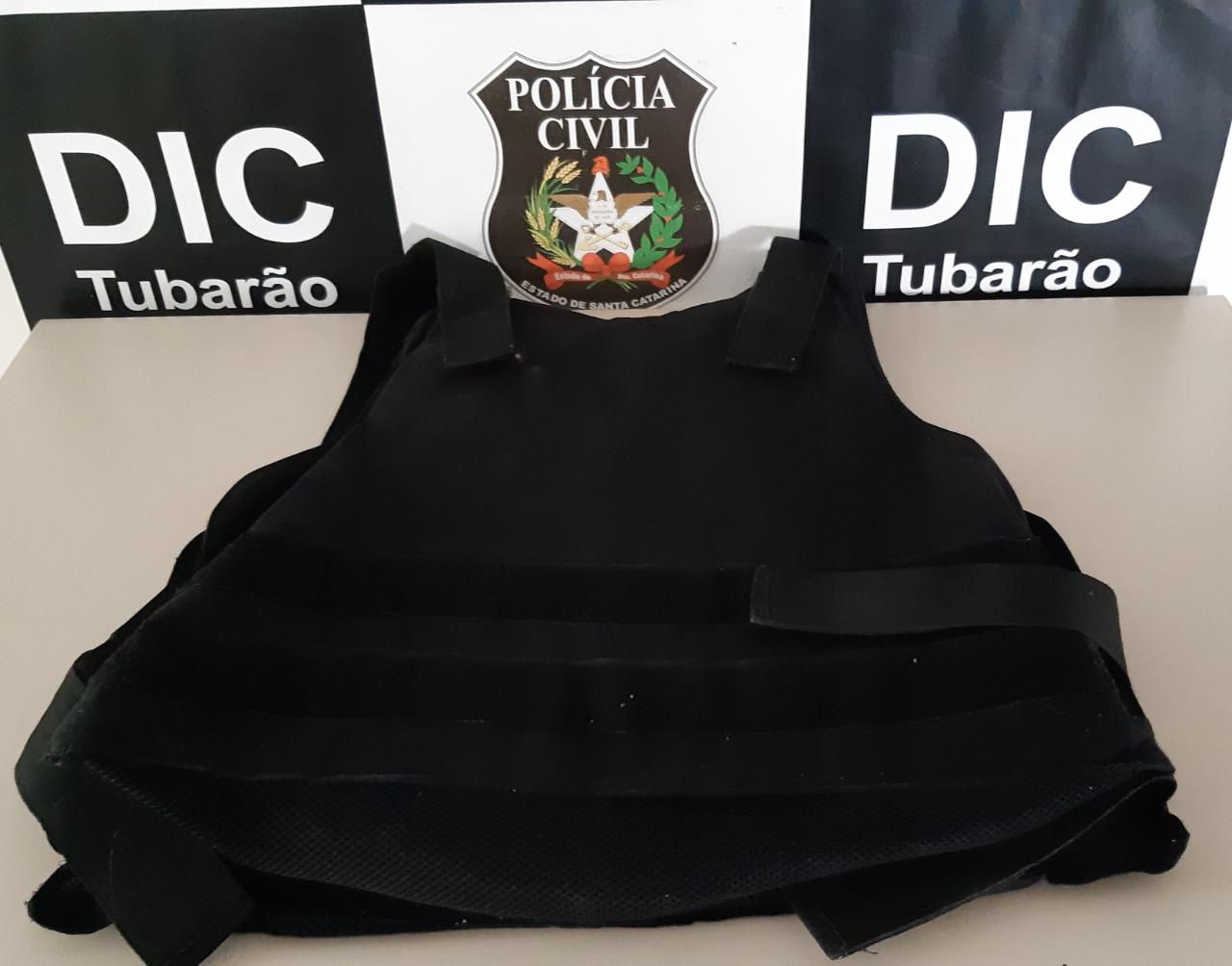DIC Tubarão apreende colete balístico pertencente à facção criminosa #CombateAoTrafico