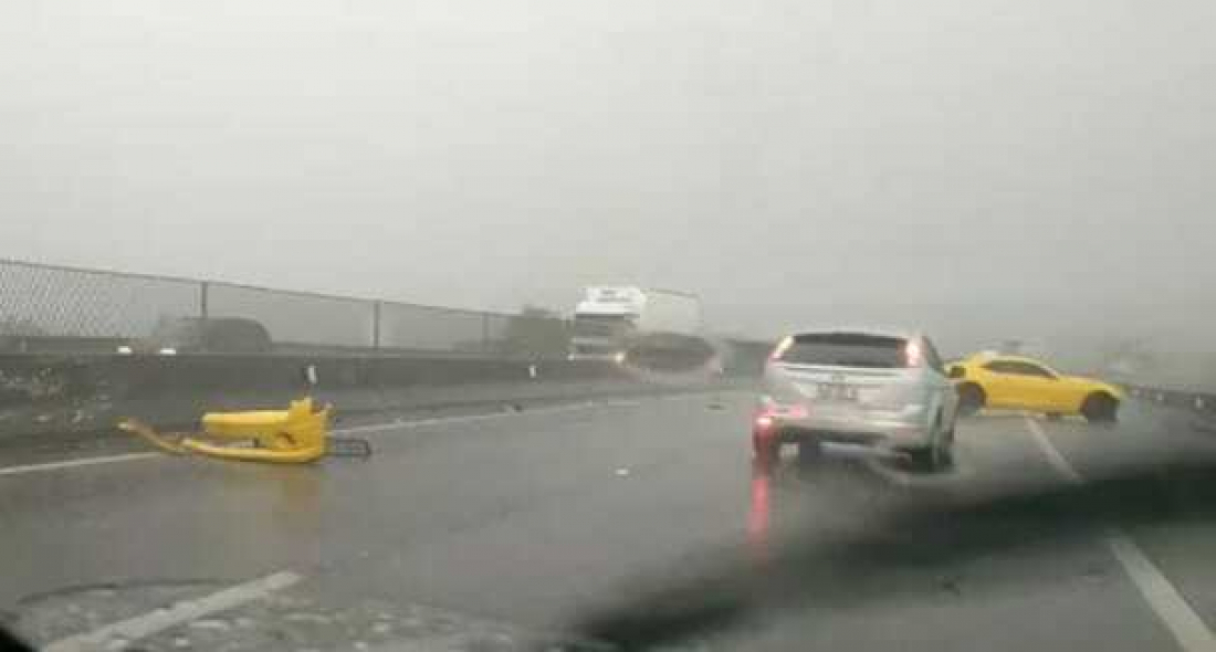 Camaro colide contra mureta na BR-101 nesta segunda-feira (6)