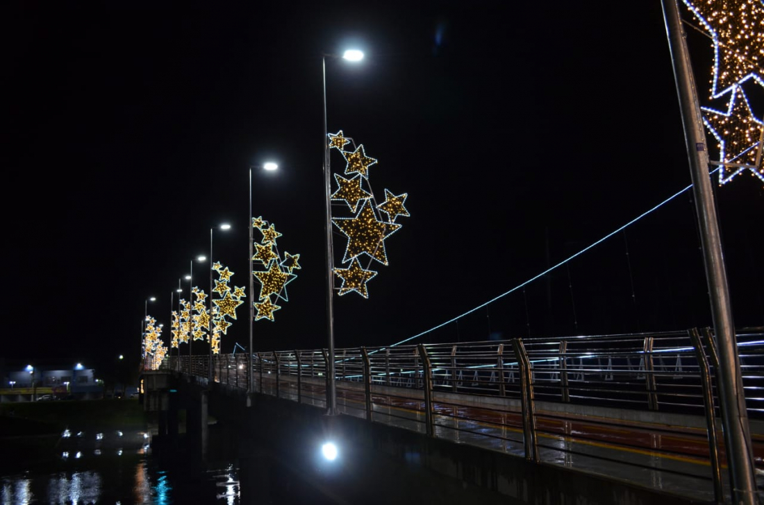 Reparos na iluminação de Natal na passarela serão feitos assim que condições climáticas permitirem
