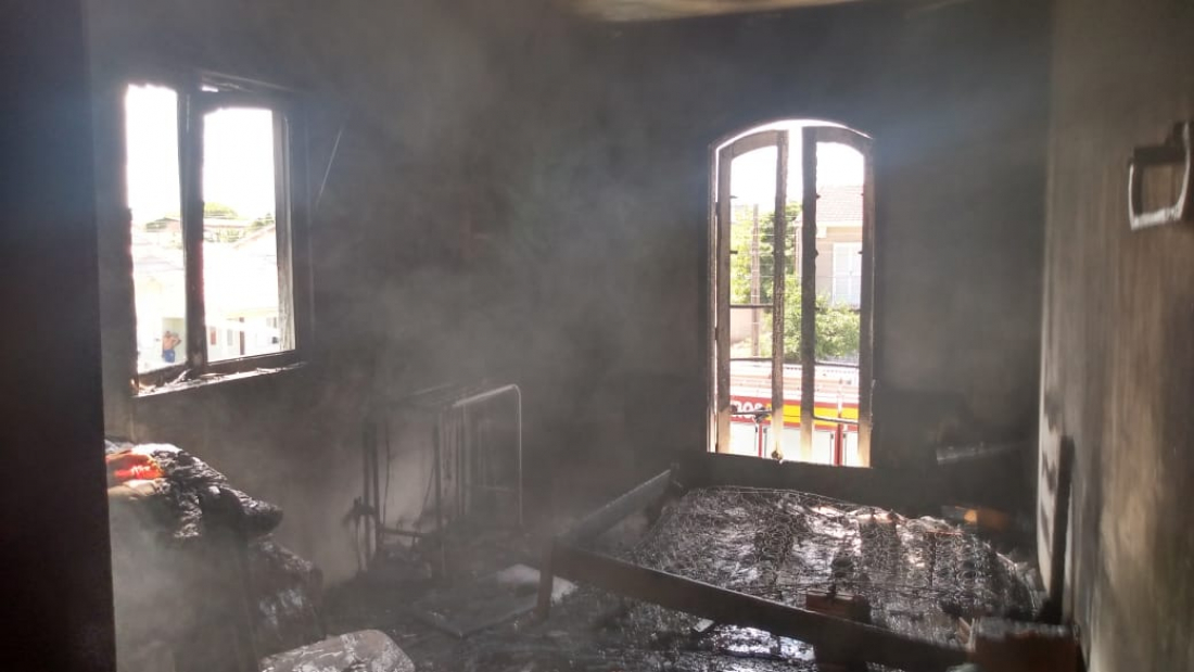 Tubarão: homem de 56 anos tem 90% do corpo queimado em incêndio