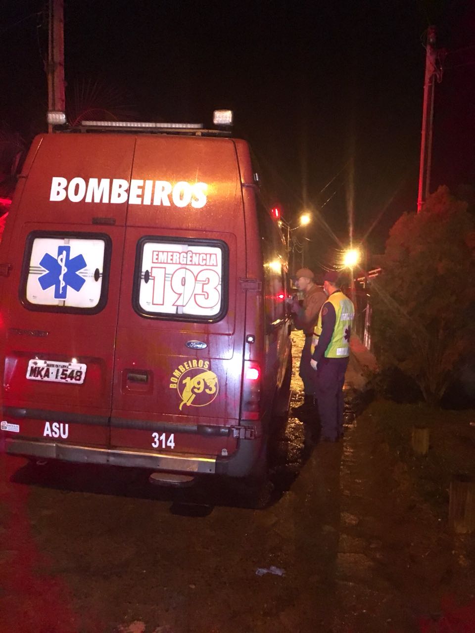 Homem é baleado em Pescaria Brava #TentativaDeHomicidio