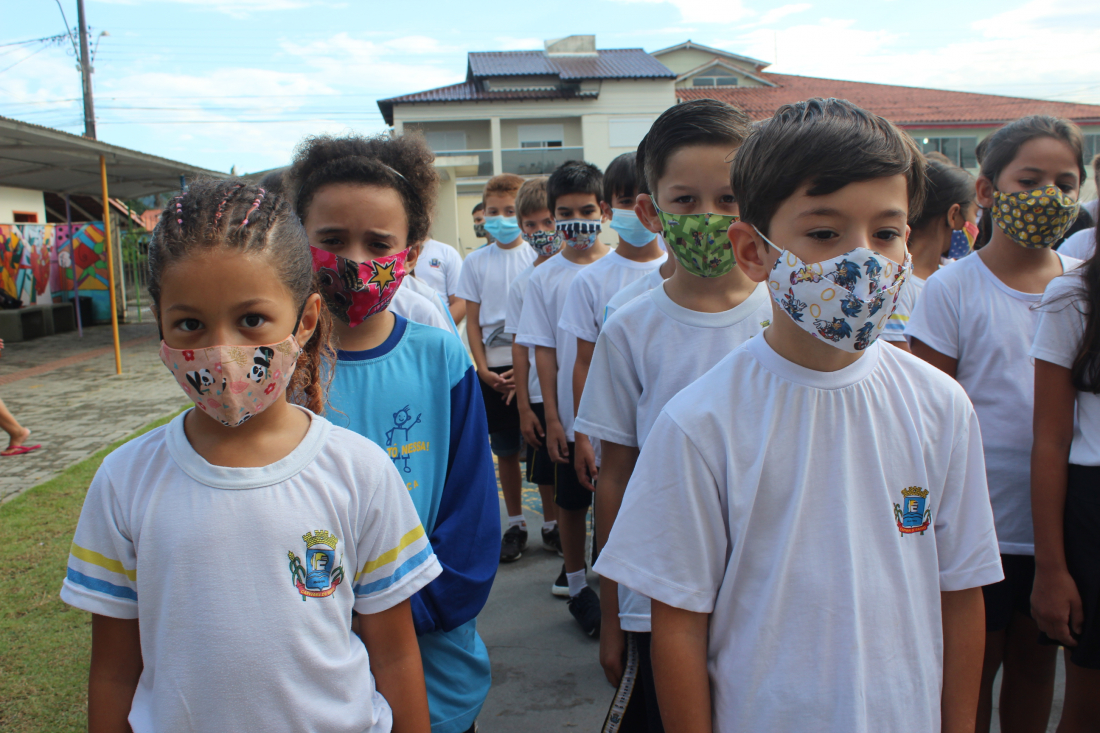 Uso de máscaras por crianças deixa de ser obrigatório em Capivari de Baixo