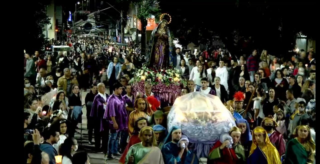 Procissão da sexta-feira santa reúne milhares de fiéis na Catedral de Tubarão