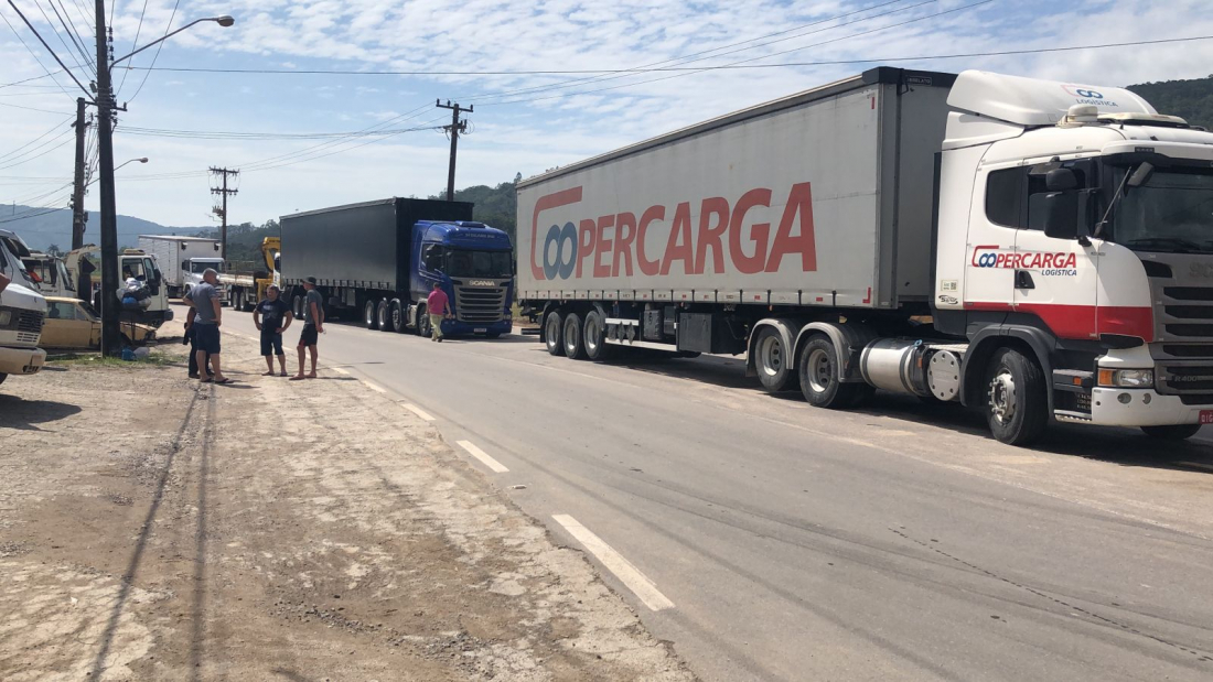 Caminhoneiros ameaçam paralisação após alta do preço do diesel