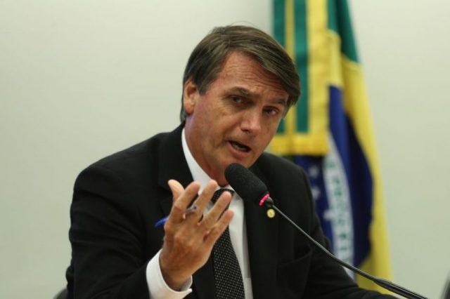 Bolsonaro leva facada em ato em MG #Violencia