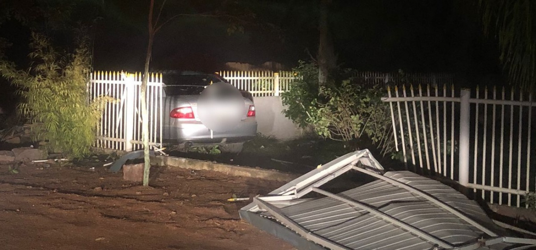 Motorista perde o controle e invade propriedade e Sangão