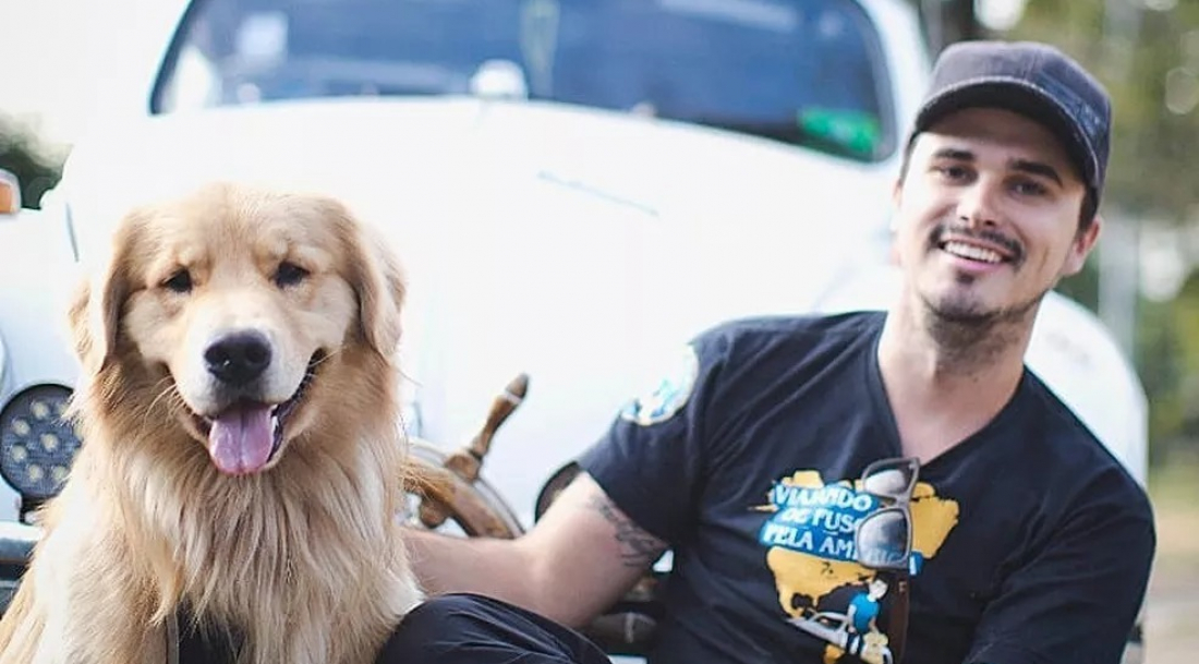 Influenciador e cão de SC que viajavam em Fusca morrem em acidente nos EUA 
