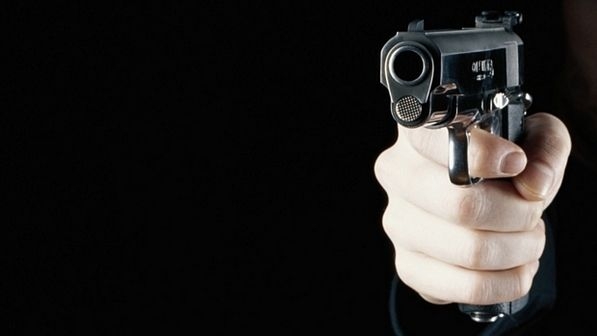 Bandidos armados invadem estabelecimento #Roubo