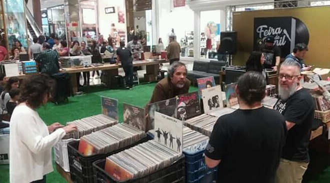 Fãs dos discos de vinil têm encontro no Nações Shopping #ÉShow!