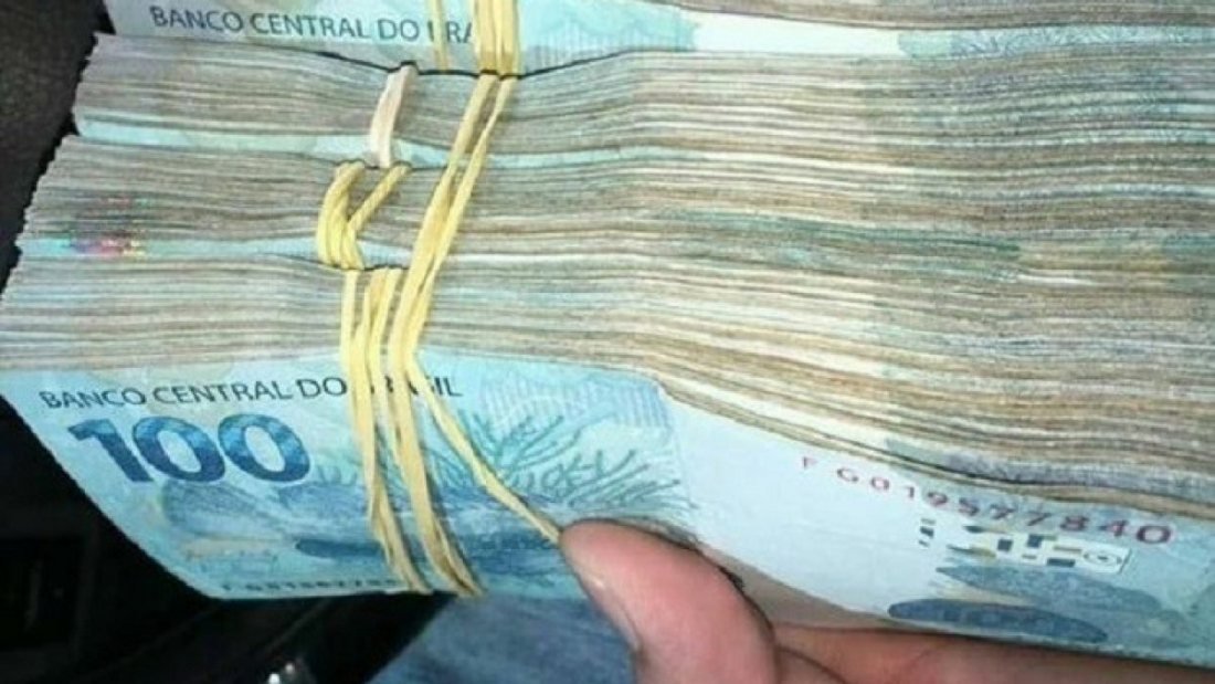 Posto de gasolina é arrombado e tem malote furtado em Capivari de Baixo