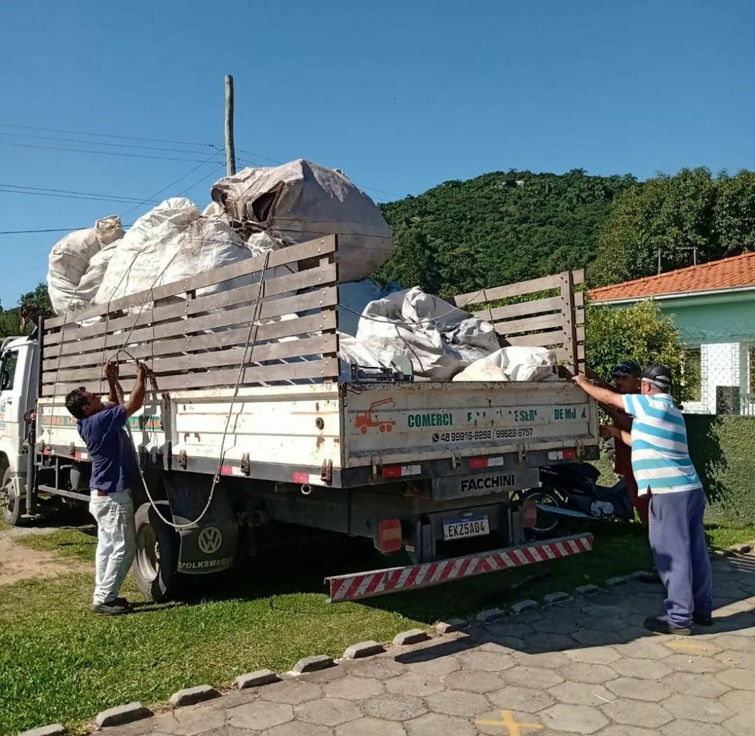 Escola de Laguna arrecada 5 toneladas de material reciclado
