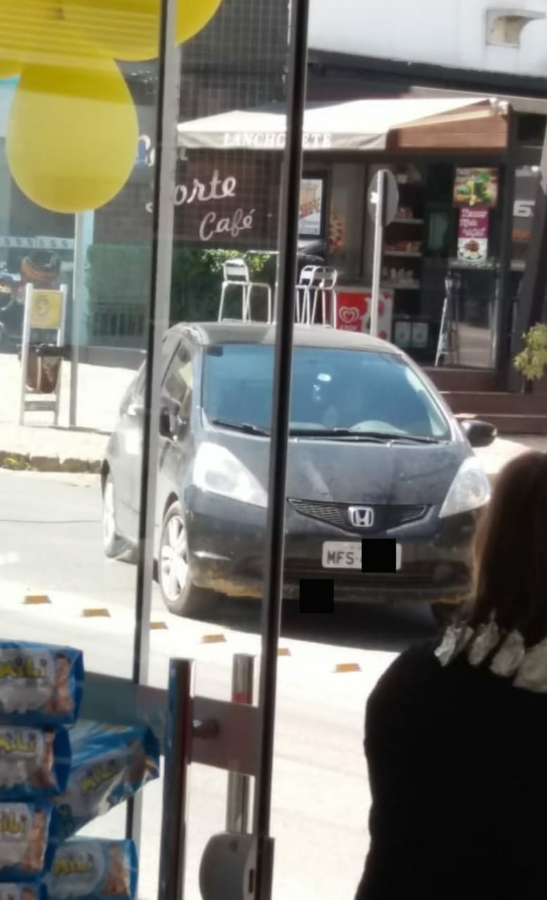 Carro roubado e usado em crime é recuperado pela PM; Dois bandidos são presos #Assalto