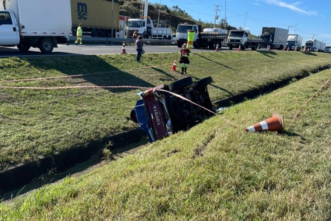 Trabalhador morre após ser atingido por carro que capotou em Sangão