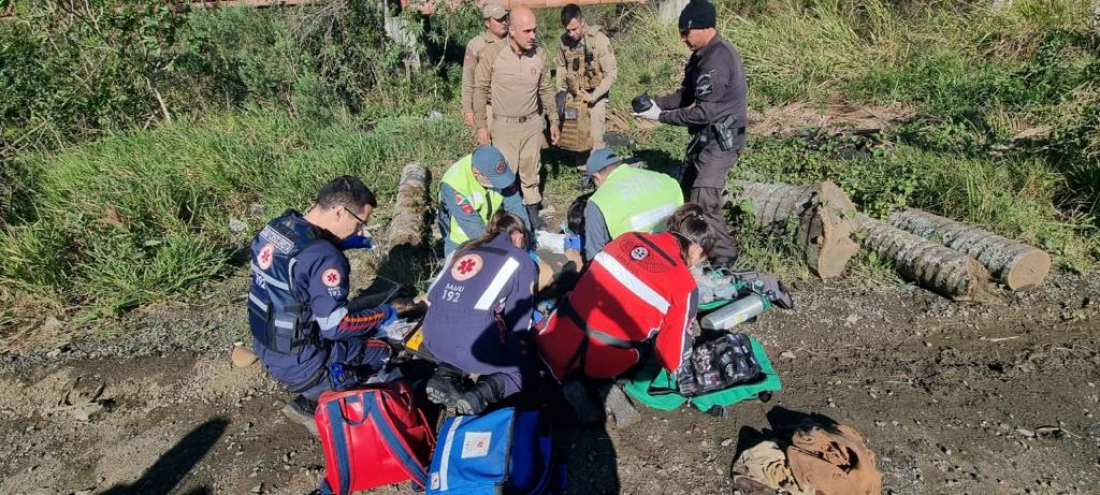 Morre motorista que caiu em rio fugindo de blitz
