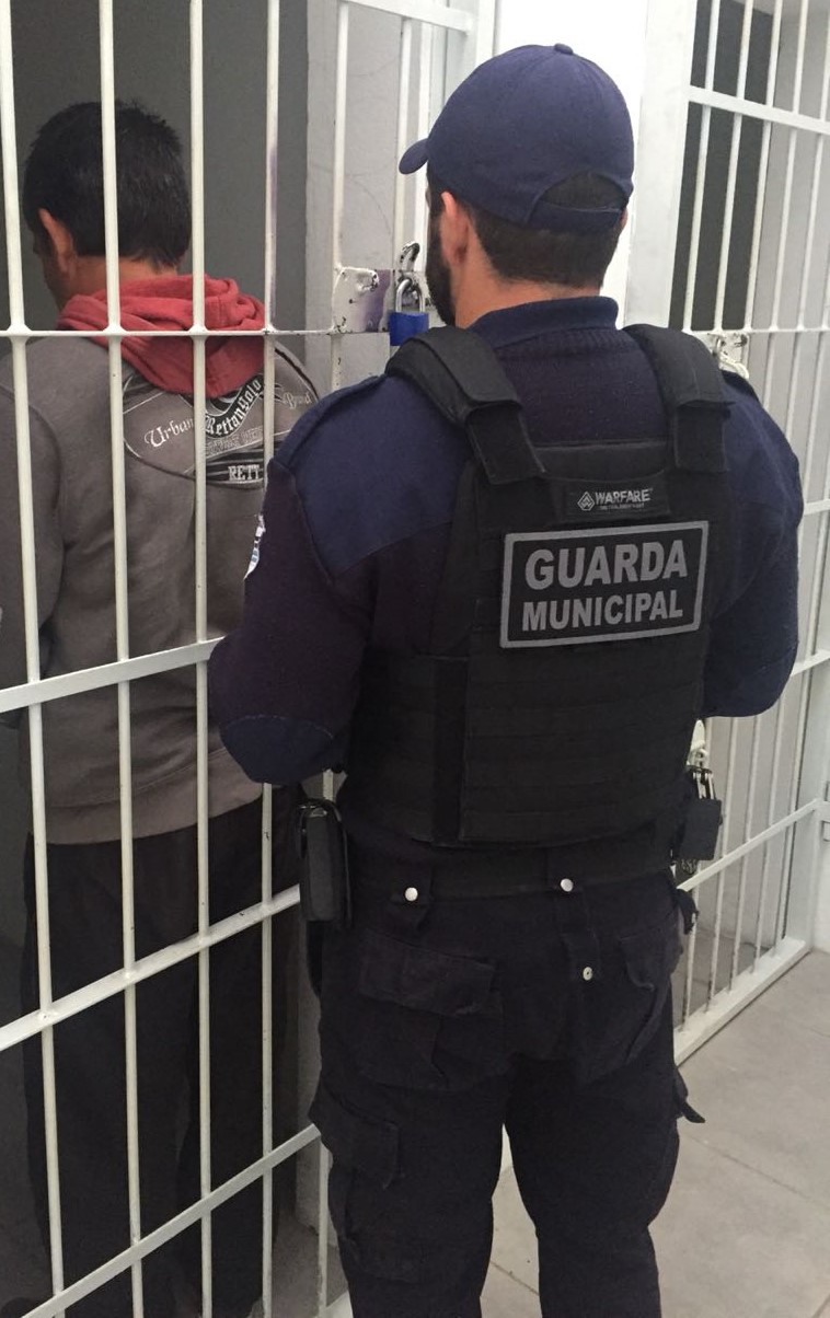 GM prende autor de furto em supermercado #Flagrante