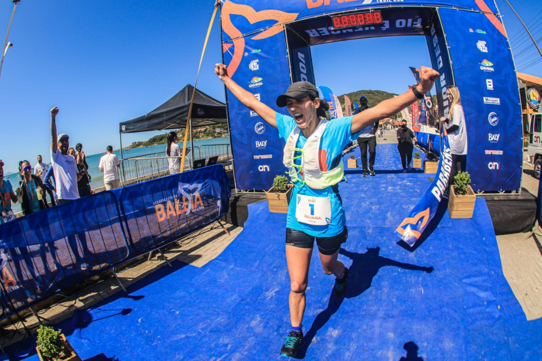 Juliana supera todos e vence pelo segundo ano o Desafio Rota da Baleia Trail Run 80K