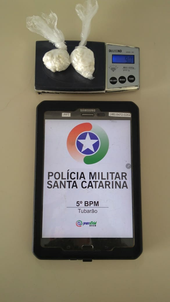 Adolescente é apreendido com 100 pedras de crack #TraficoDeDrogas