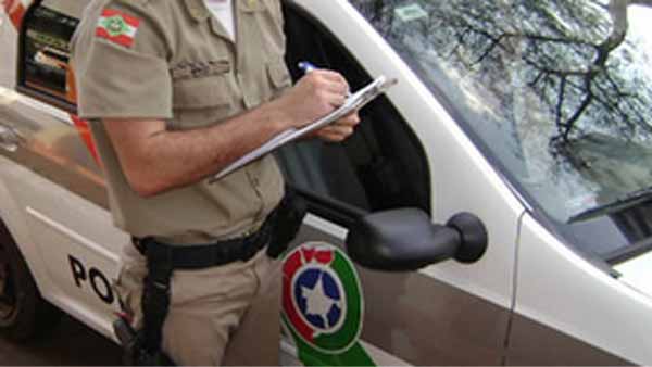 Roubo em residência: morador é agredido por criminosos armados #Violência