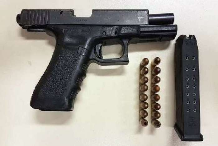 Violência: adolescente tenta atirar na cabeça de colega em sala de aula #NoPais