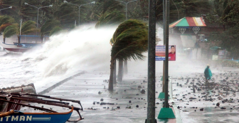 Sobe para 81 número de mortos por tufão nas Filipinas #NoMundo