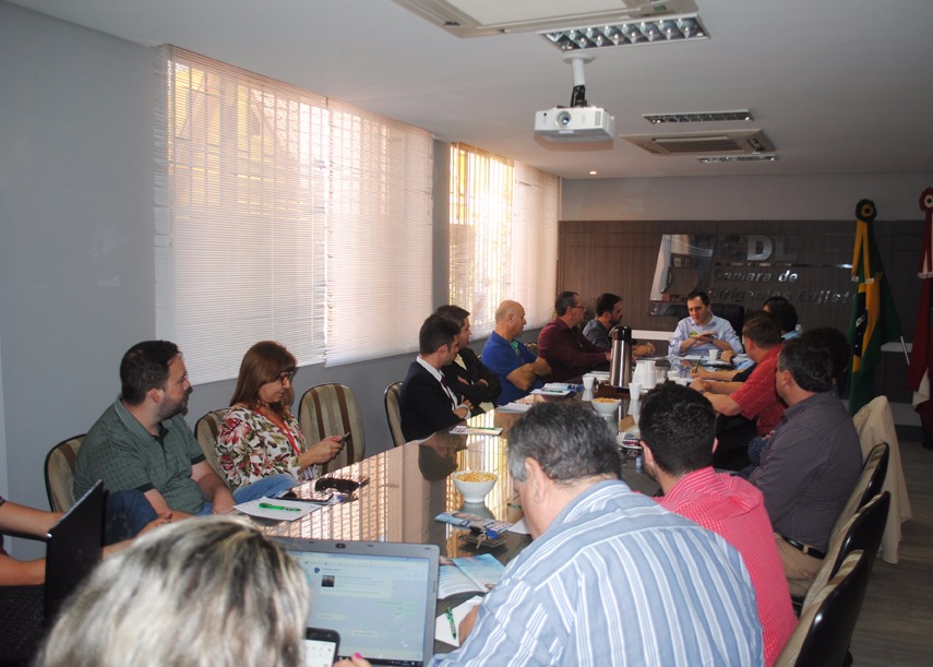 Pepê apresenta propostas em encontro na CDL #Eleicoes