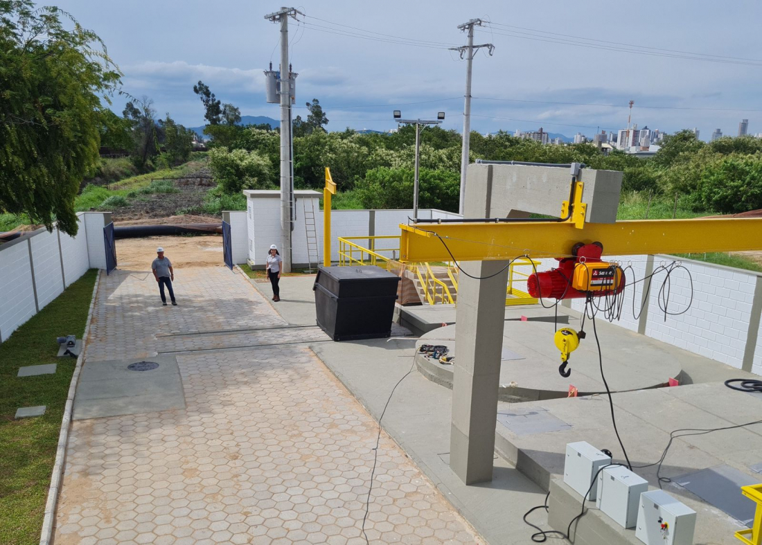 Prefeitura de Paranaguá - UBS Santos Dumont: plataforma elevatória