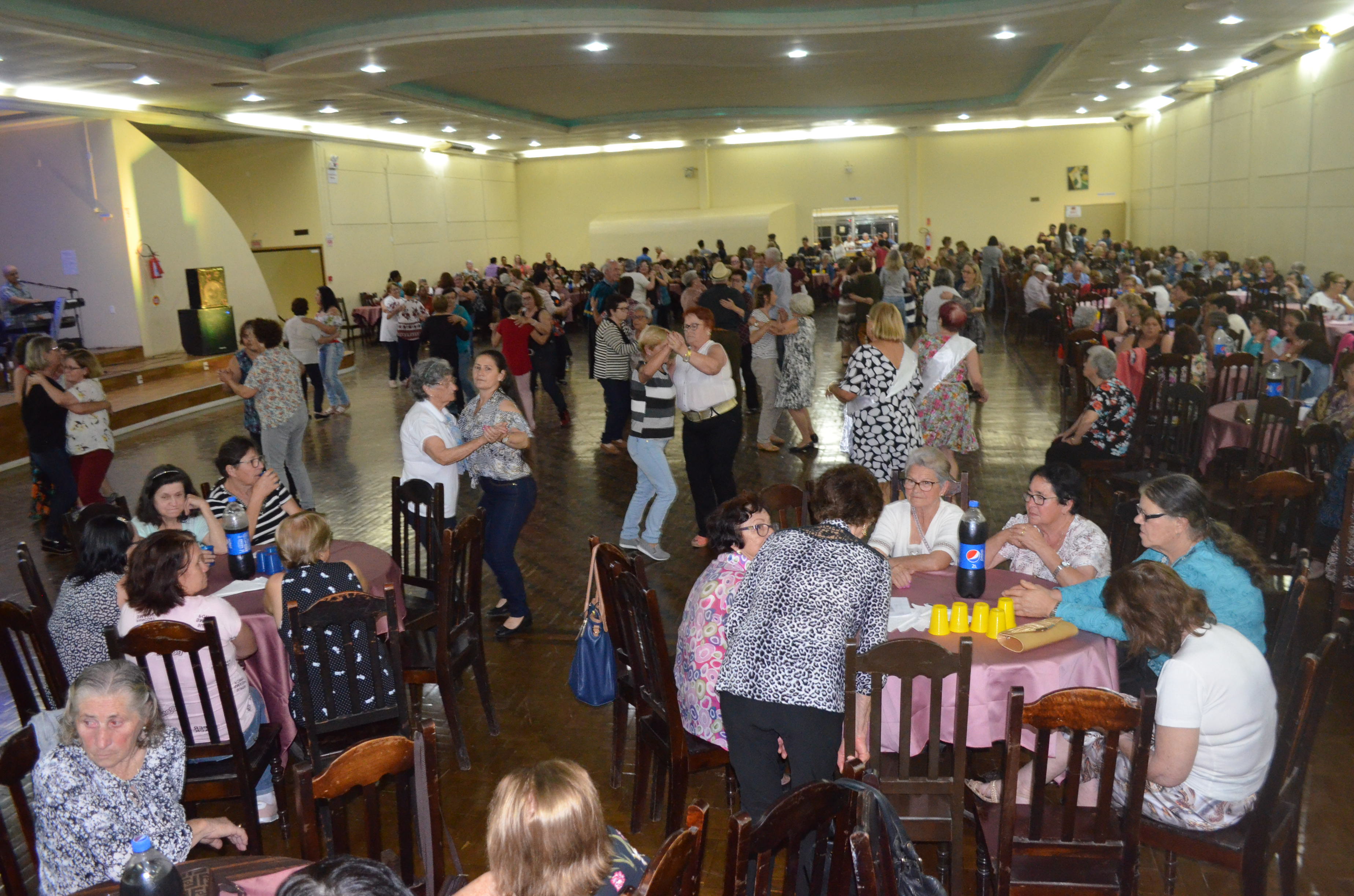 #DiadoIdoso: Festa para celebrar a data reúne mais de 700 pessoas