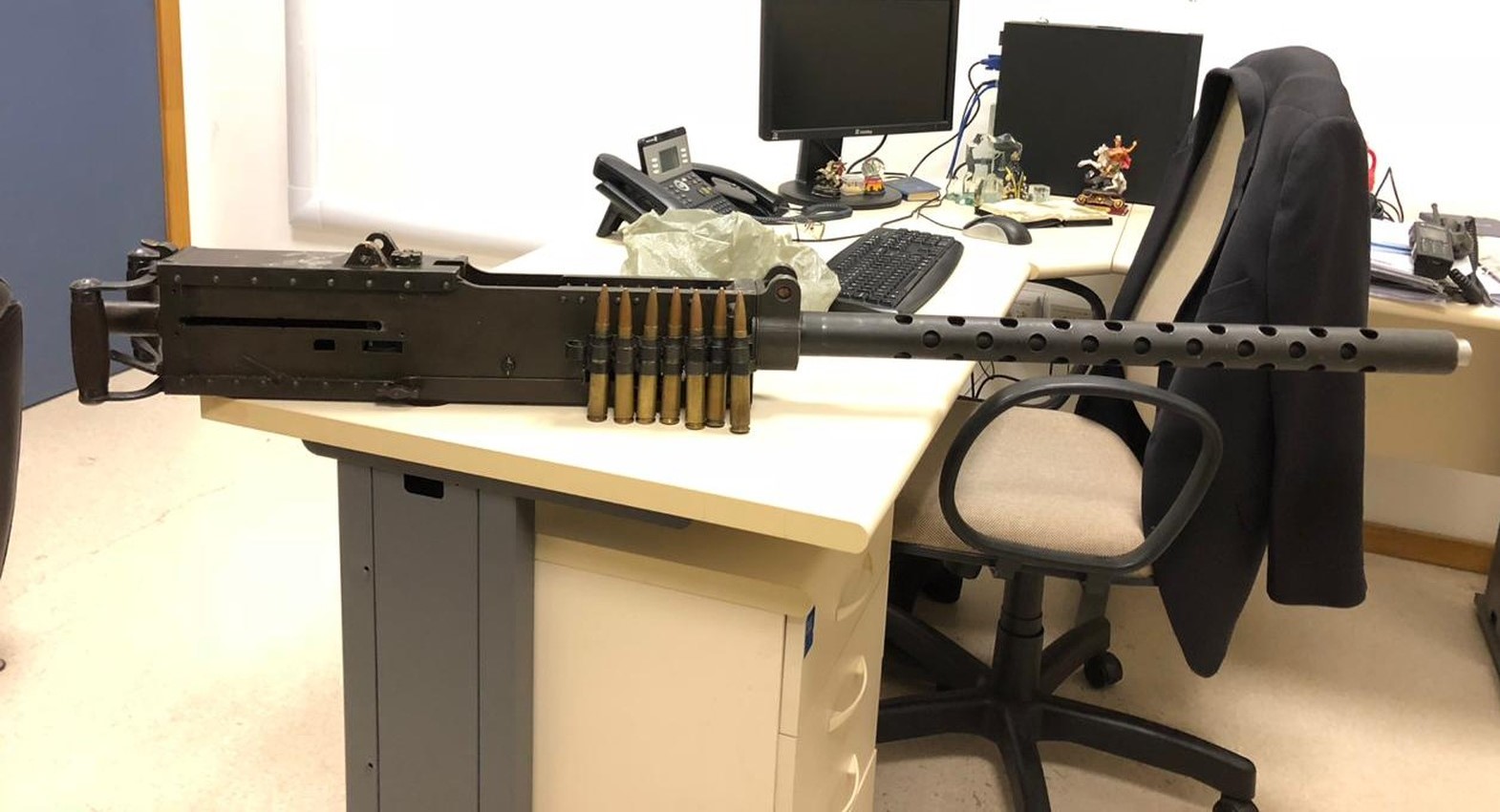 No RJ: polícia prende dois com metralhadora ponto 50, maior arma já apreendida 