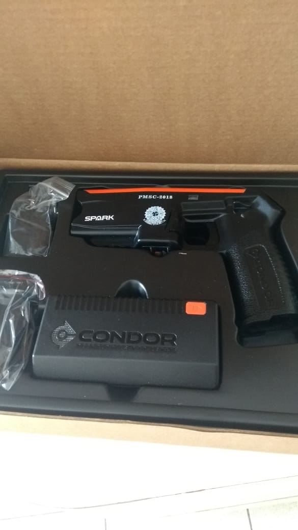 PM de Tubarão recebe armas de choque