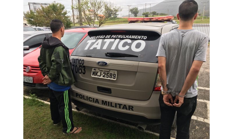 Polícias Civil e Militar desmantelam pontos de tráfico em Imbituba, apreendem drogas e prendem três em flagrante