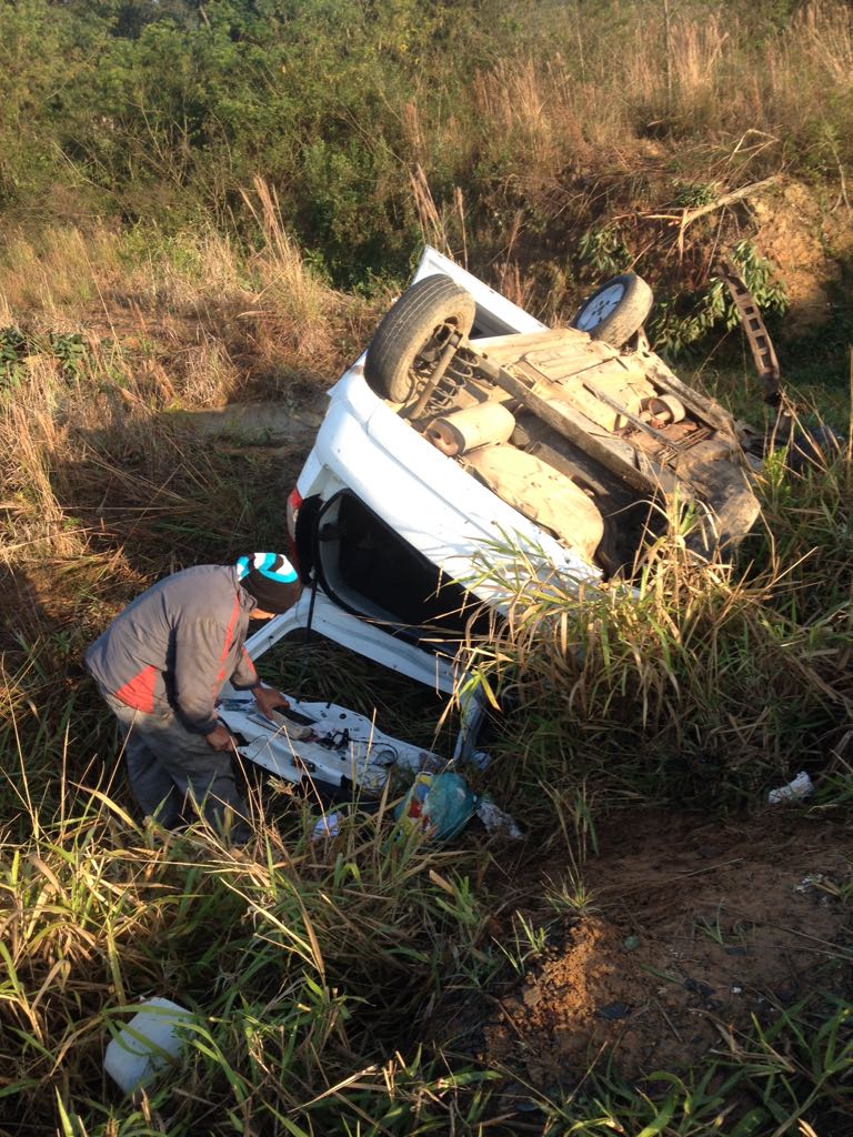 Condutora perde controle da direção e carro cai de ponte, em Urussanga