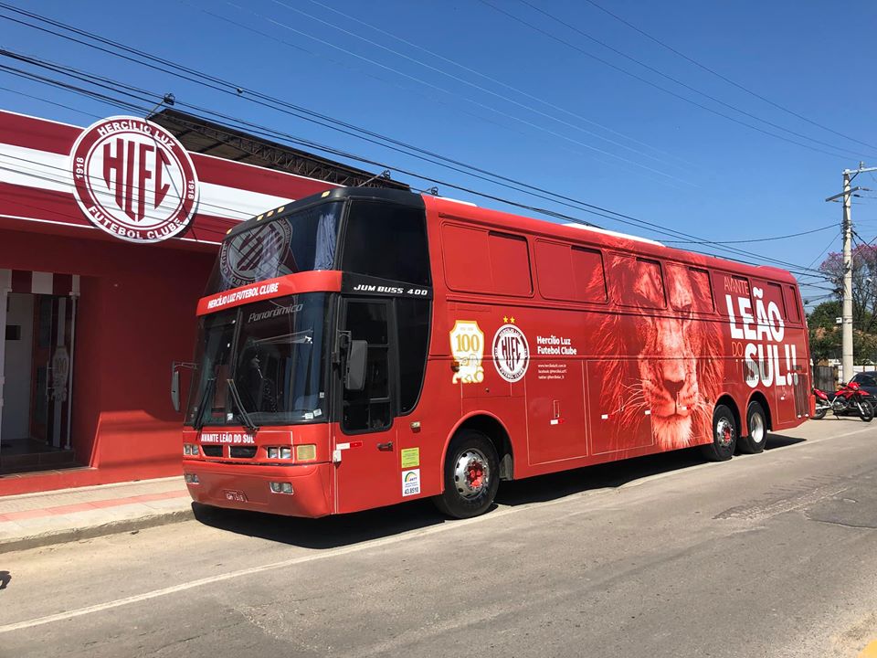 Hercílio Luz apresenta novo ônibus aos torcedores