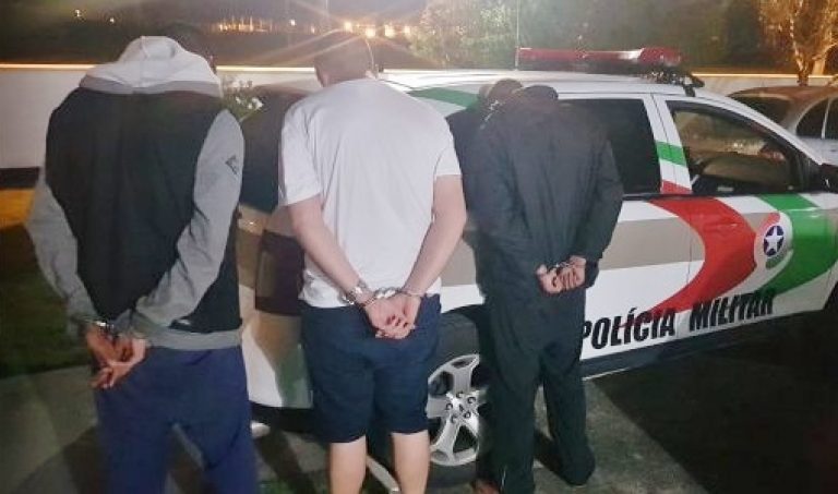 Polícia Militar prende trio de ladrões com 79 passagens em Imbituba