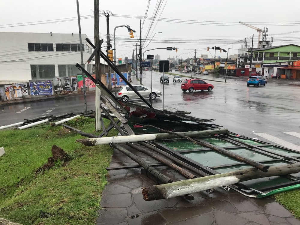 Temporal no RS deixa mais de 360 mil residências sem luz