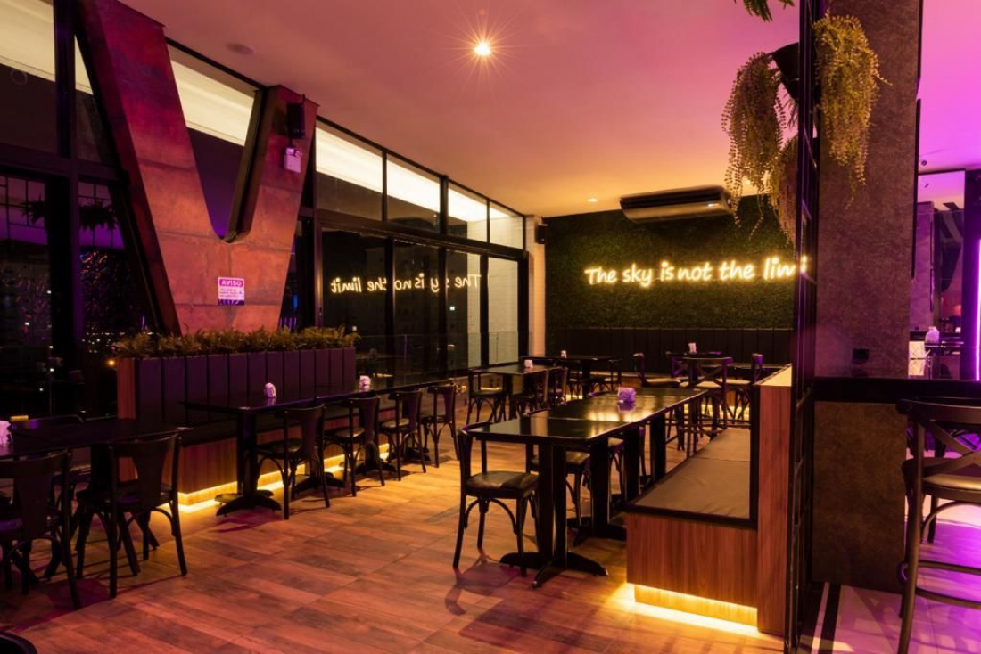 Sky7 Rooftop: Tubarão conta com local único para confraternizar no topo da cidade com estilo
