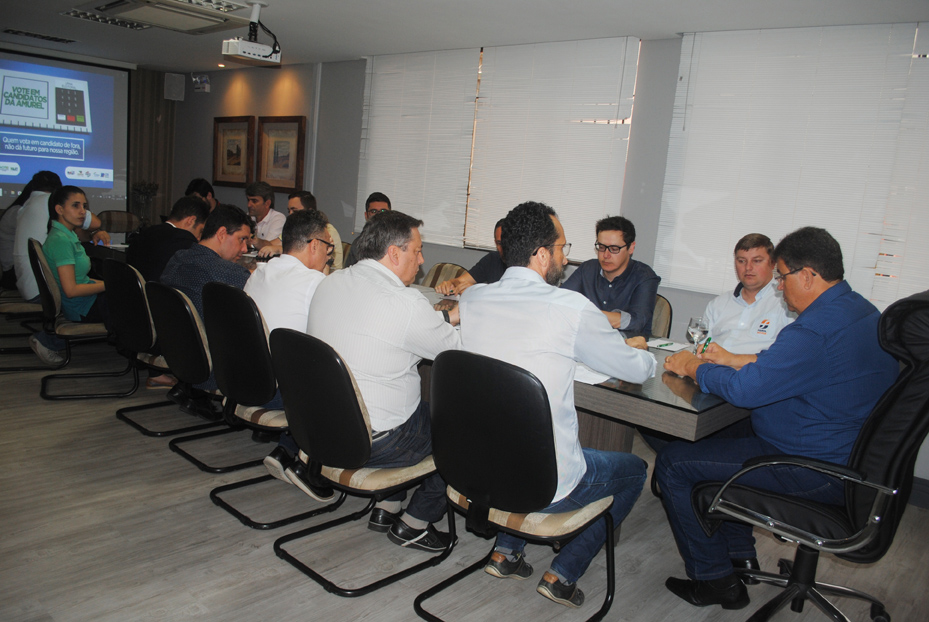 CDL recebe candidato do PSDB à Câmara Federal