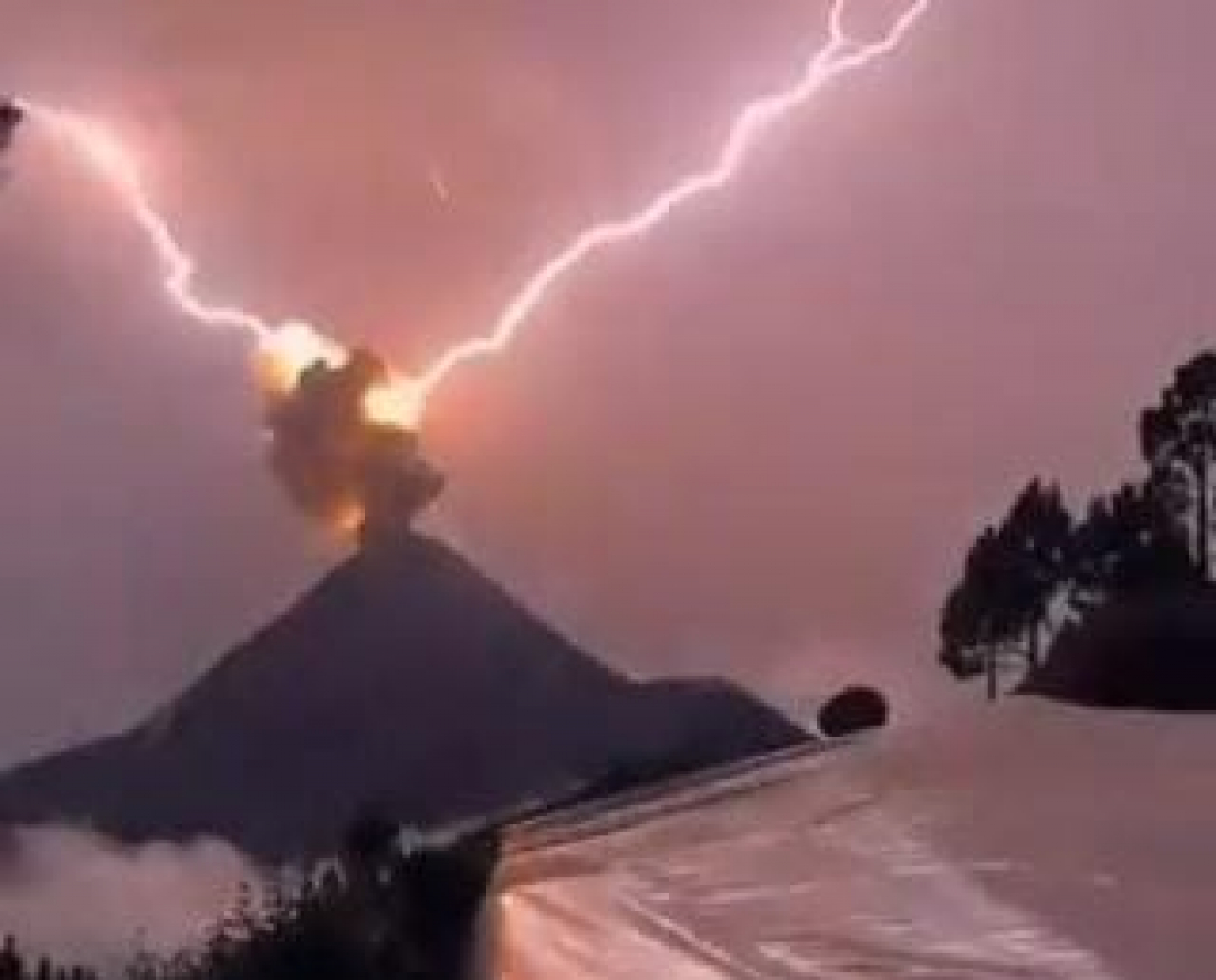 Mundo: erupção em vulcão na Guatemala provoca cenas impressionantes